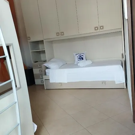 بيت ضيافة Affitta Zio Peppe سان تيودورو